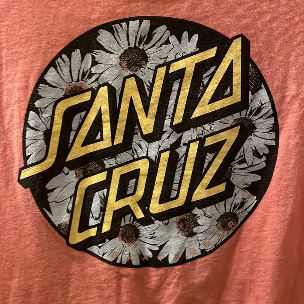 Salmon colored Santa Cruz Tee M